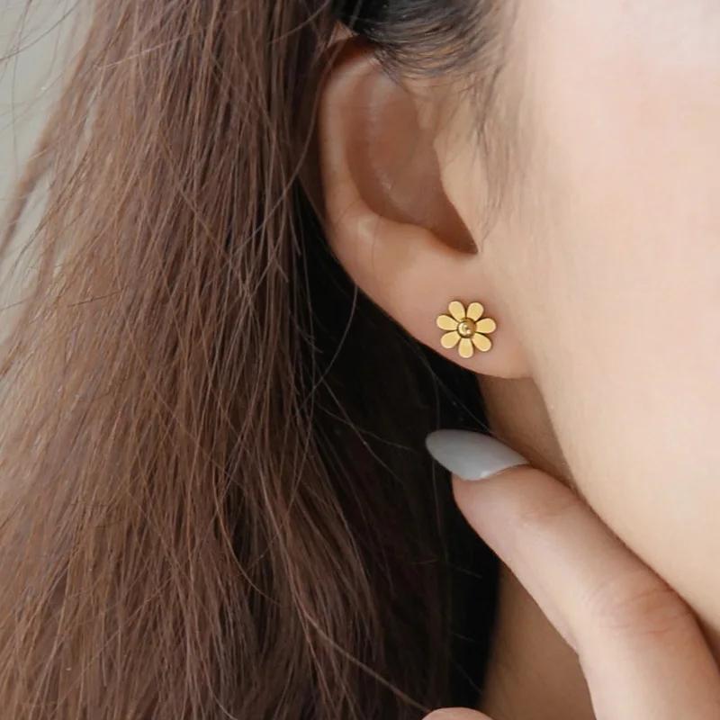 

Classic Gold Color Stainless Steel Small Daisy Flower Pendant Necklace for Women Charm Sunflower Collar Earring Jewelry Set Gift