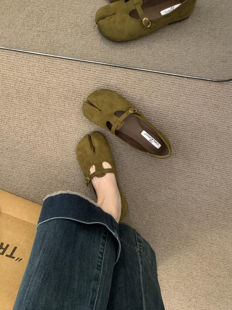 IPPEUM Tabi Shoes For Women Mary Janes 2025 New Fall Winter Black Split Toe Ballet Flats