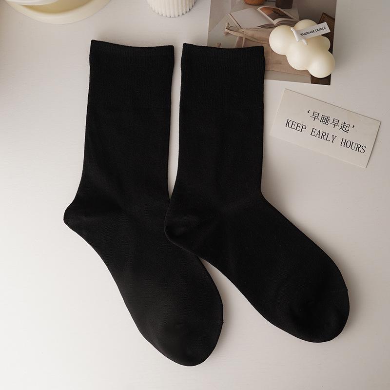 Women's Autumn-Winter Loose Fit Mid-Calf Anti-Pilling Cotton Socks in Solid Colors