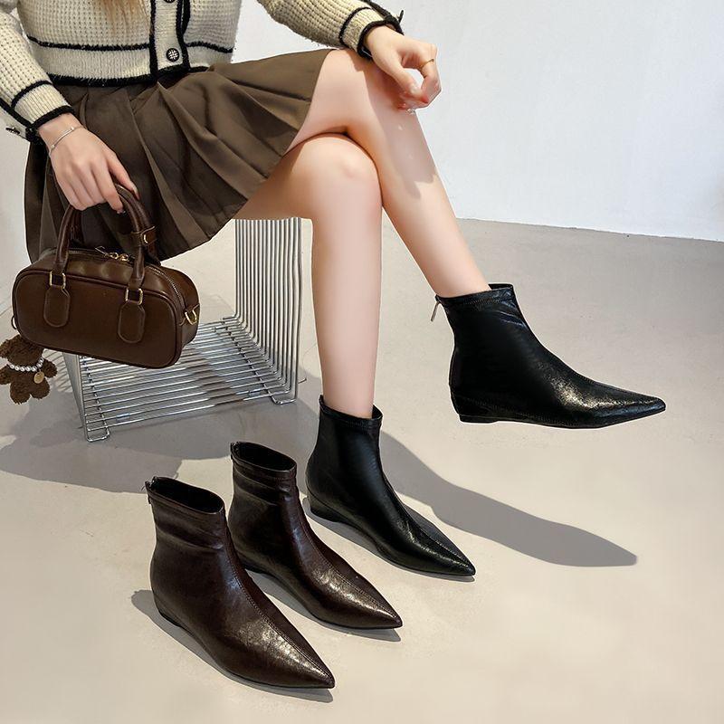 The daily height of the feet is not tired, the small pointed short boots are simple, the small fragrant style is thin, and the thin boots