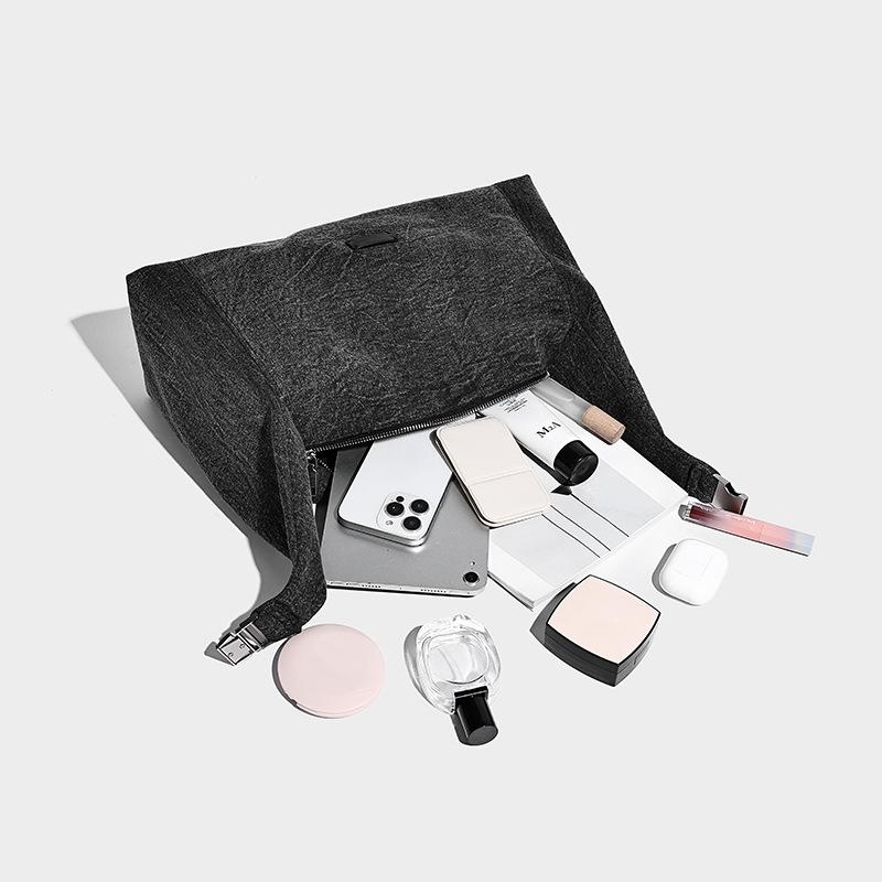 High-end Retro Handheld Denim Bag for Women 2025 New Super Popular Large Capacity Commuter Shoulder Tote Bag