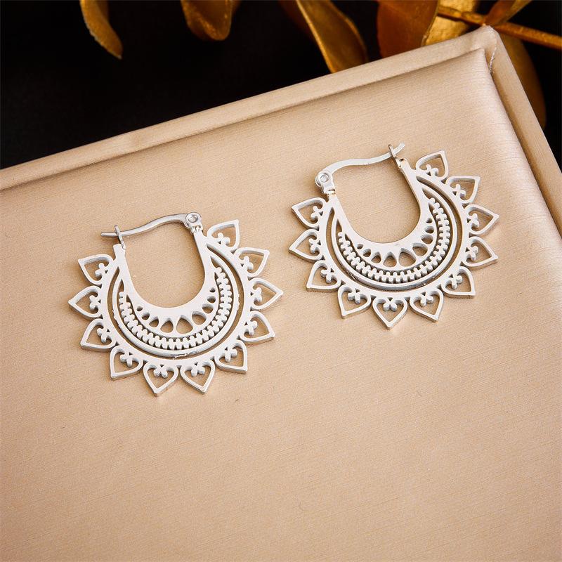 Fashion Minimalist Vintage Hollow Heart Geometric Lace Earrings