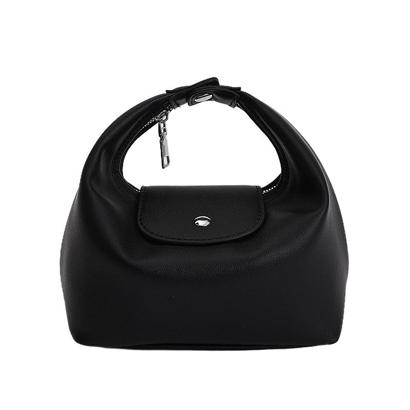 

Minimalist Soft Pu Shoulder Bag for Women Curved Silhouette Flap Closure чорний
