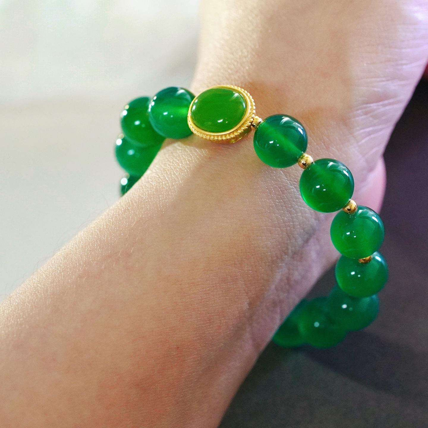 10Mm High Quality Vitreous Natural Chalcedony Design Bracelet Bracelet