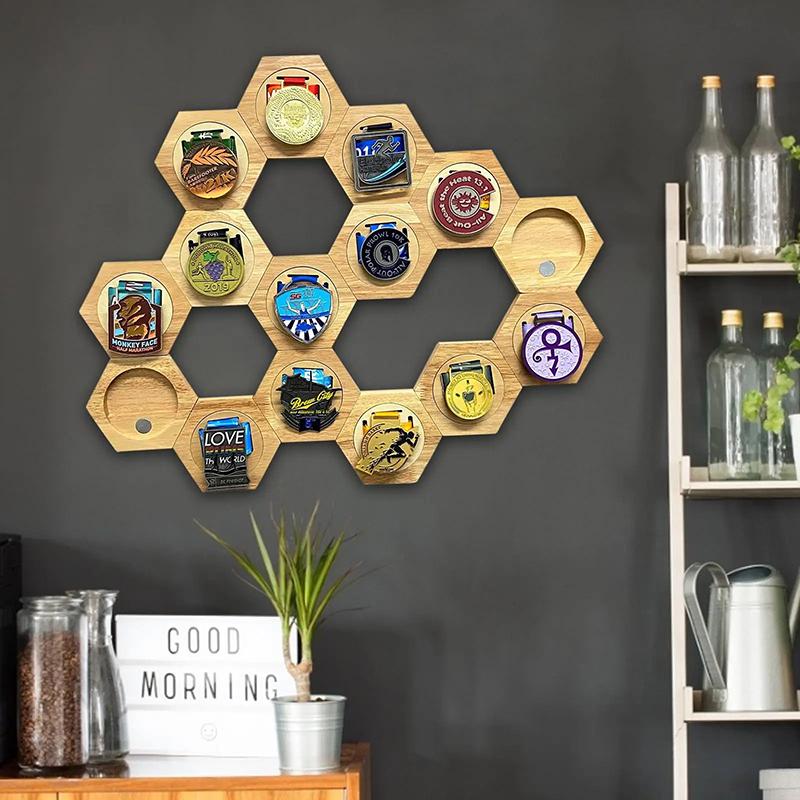 Supporto espositore per medaglie in legno Design esagonale a nido d'ape Scatola porta premi sportivi Decorazione creativa da parete Decorazione per la casa
