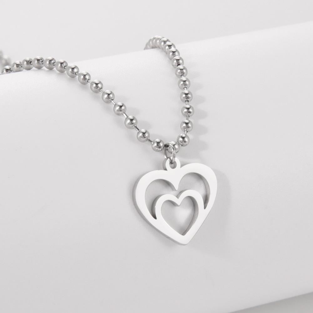 Minimalistyczny naszyjnik serce w sercu Maleńkie serce w pustym sercu Naszyjnik prezent dla mamy i córki na dzień matki