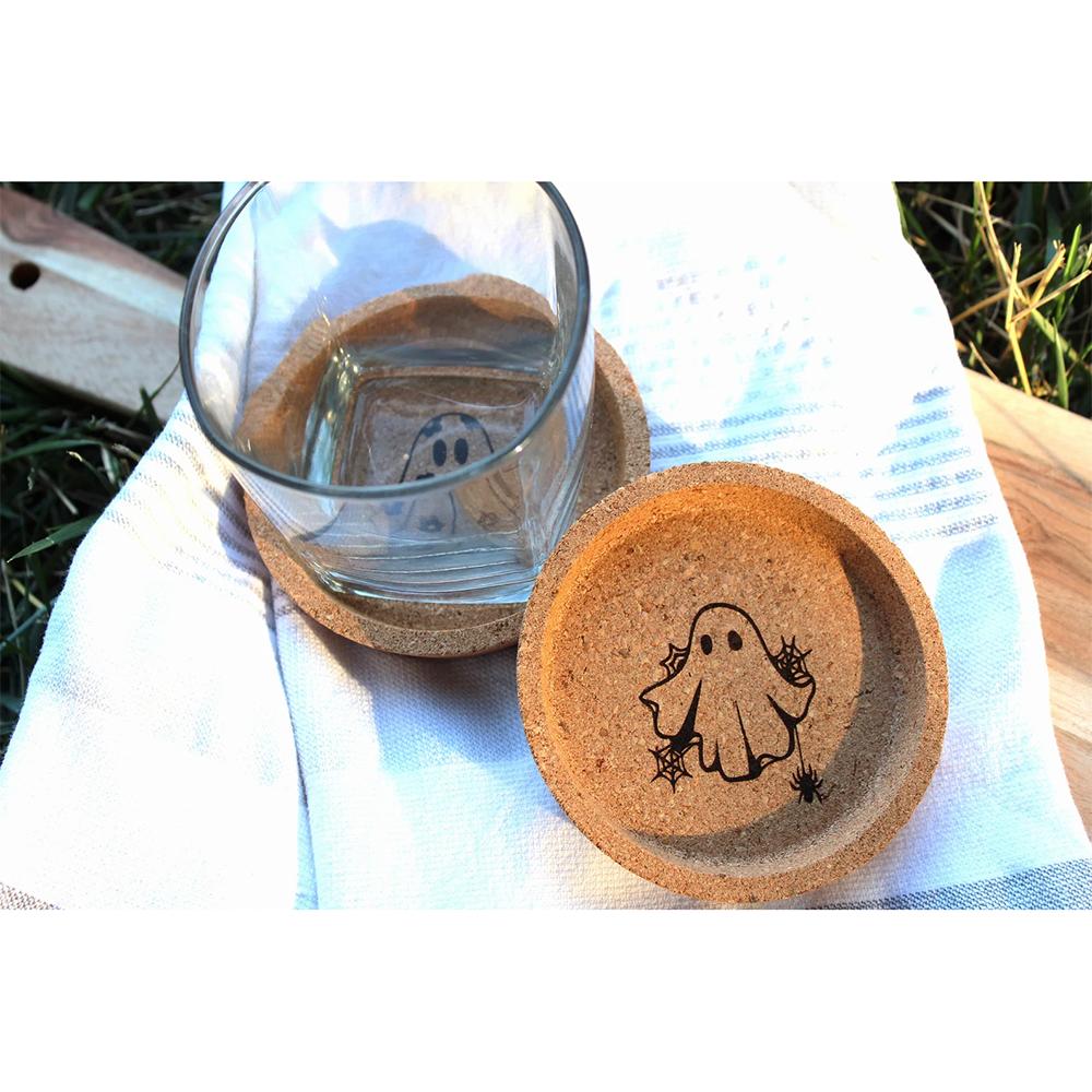 Хэллоуинские подставки Милые привидения Деревянные пробковые подставки Хэллоуинские барные принадлежности Осенние привидения Кухня Дом Декор для вечеринки Принадлежности Ведьминский декор Подарок 1PCS10.3cm