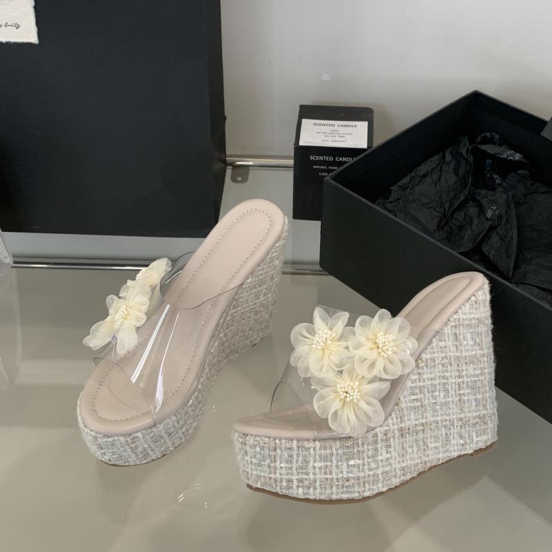 

Праздничная обувь туфли на высоком каблуке летние новые шлепанцы украшение в виде цветка плетение с надписью сандалии на танкетке женская обувь 40