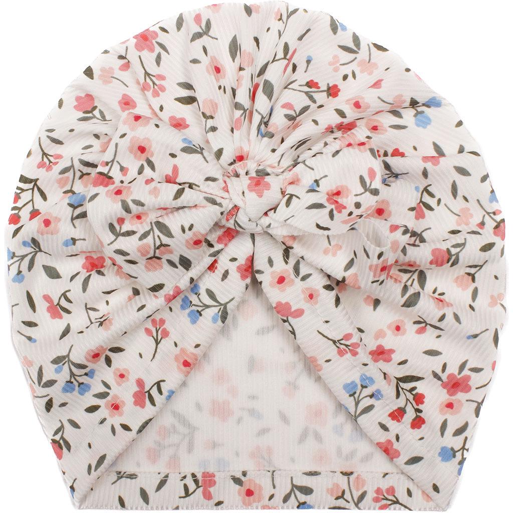 Sommerliche Babymütze mit Schleife und kreativem Aufdruck
