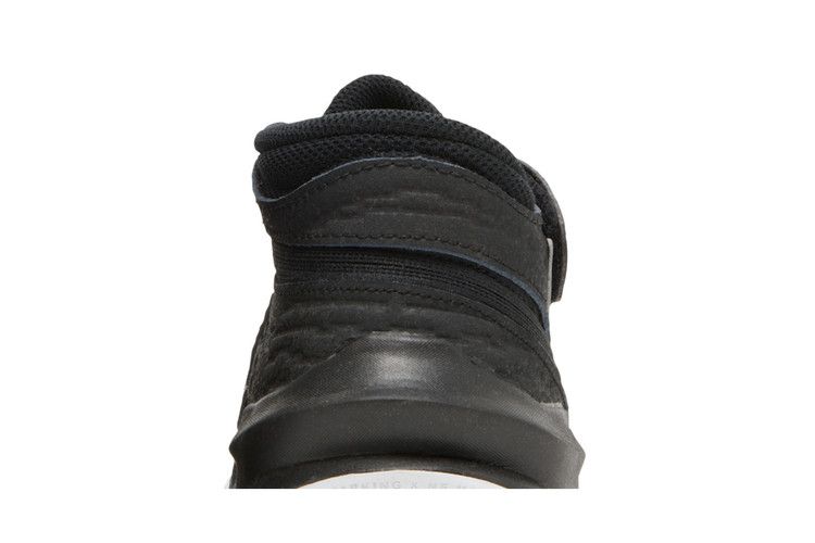 Nike Team Hustle D10 FlyEase GS 'Black Metallic Silver'
