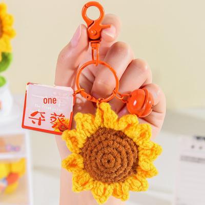 Háčkovaný prívesok na kľúče Slnečnica a kaki: Inšpiratívny darček na promócie na skúšky