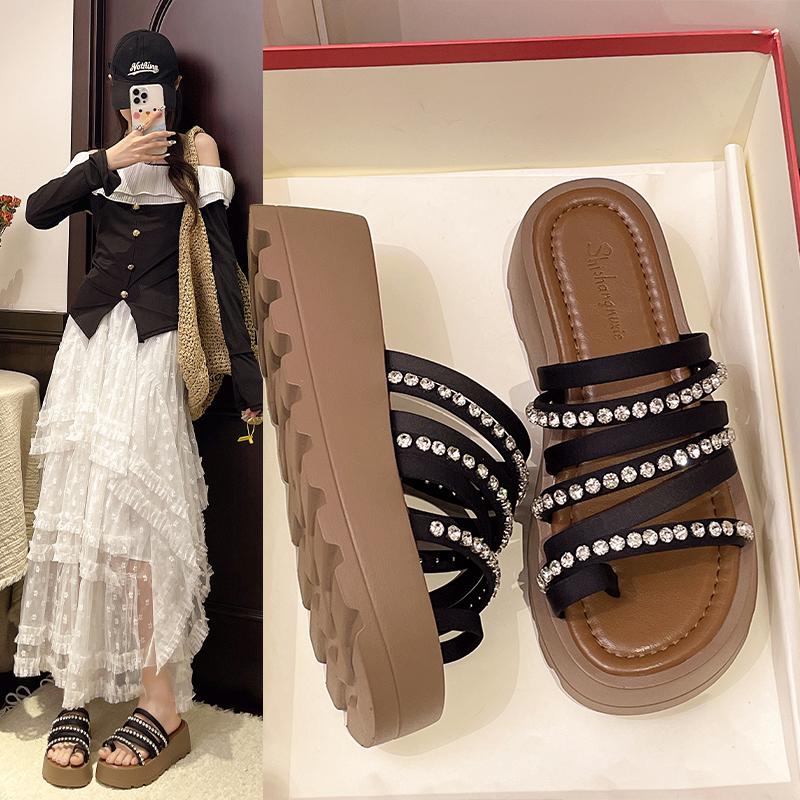 

Новые женские летние сандалии с жемчужной отделкой, слипоны, элегантные однотонные нескользящие сандалии с открытым носком, пляжная женская обувь на платформе 35 чёрный