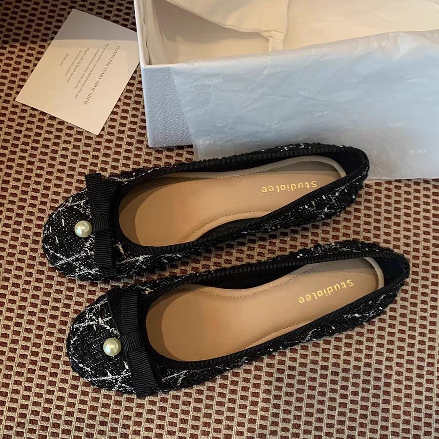 Grape Mother Has the Same Temperament, Round Head Pearl Bow, Small Fragrant Style, Flat Bottom, Shallow Mouth, Commuting Single Shoes, Women