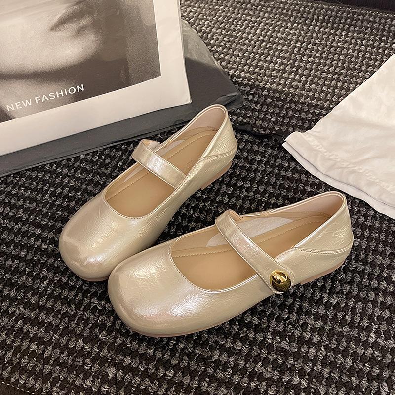 

Французские туфли-лодочки на плоской подошве с неглубоким вырезом женские 2025 новая весна и лето с юбкой туфли Doudou Мэри Джейн серебристые маленькие кожаные туфли 40 шампанского