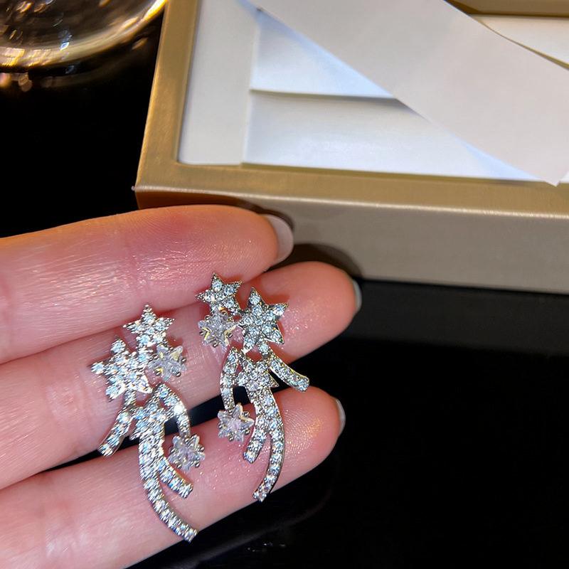 Zircon Star Ear Clip: Elegant Light Luxury Cartilage Coil Earring