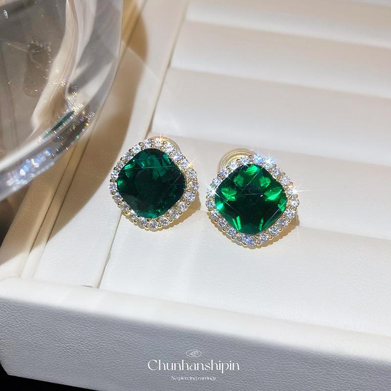 New retro ear clips without ear holes, crystal temperament versatile mosquito coil disc earrings, female mosquito coil disc zircon exquisite earrings.