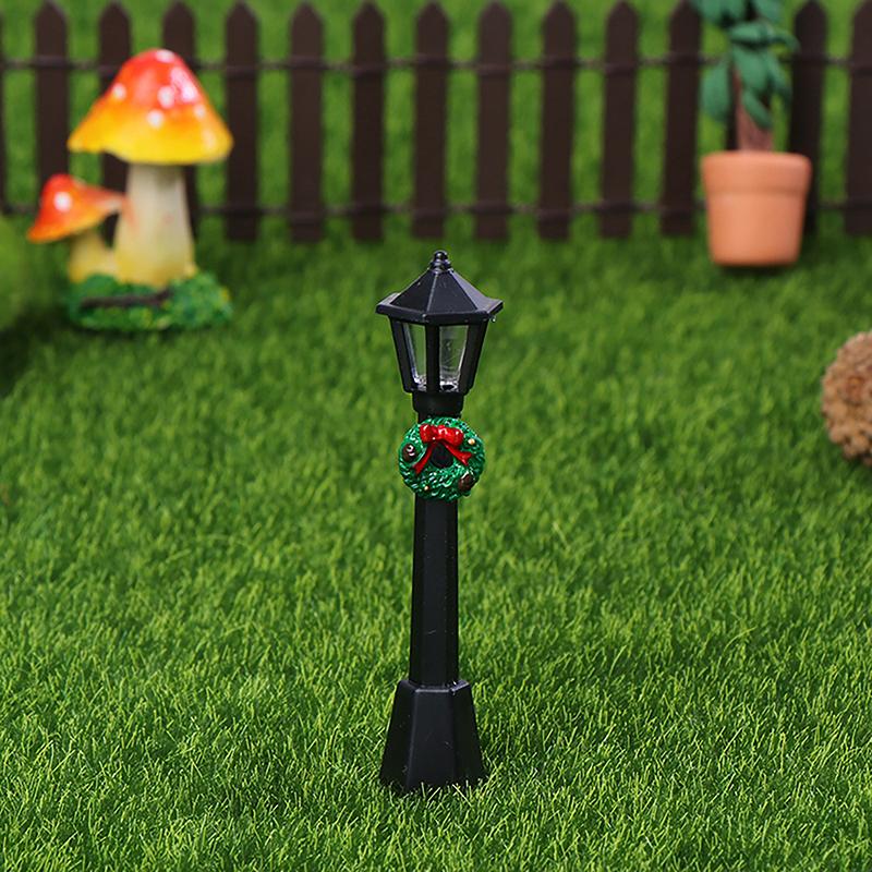 

1/2Pcs Dollhouse Mini Street Light Model Simulation Christmas Wreath Street Lamp Micro Landscape Small Street Lamp Decor Kid Toy A2