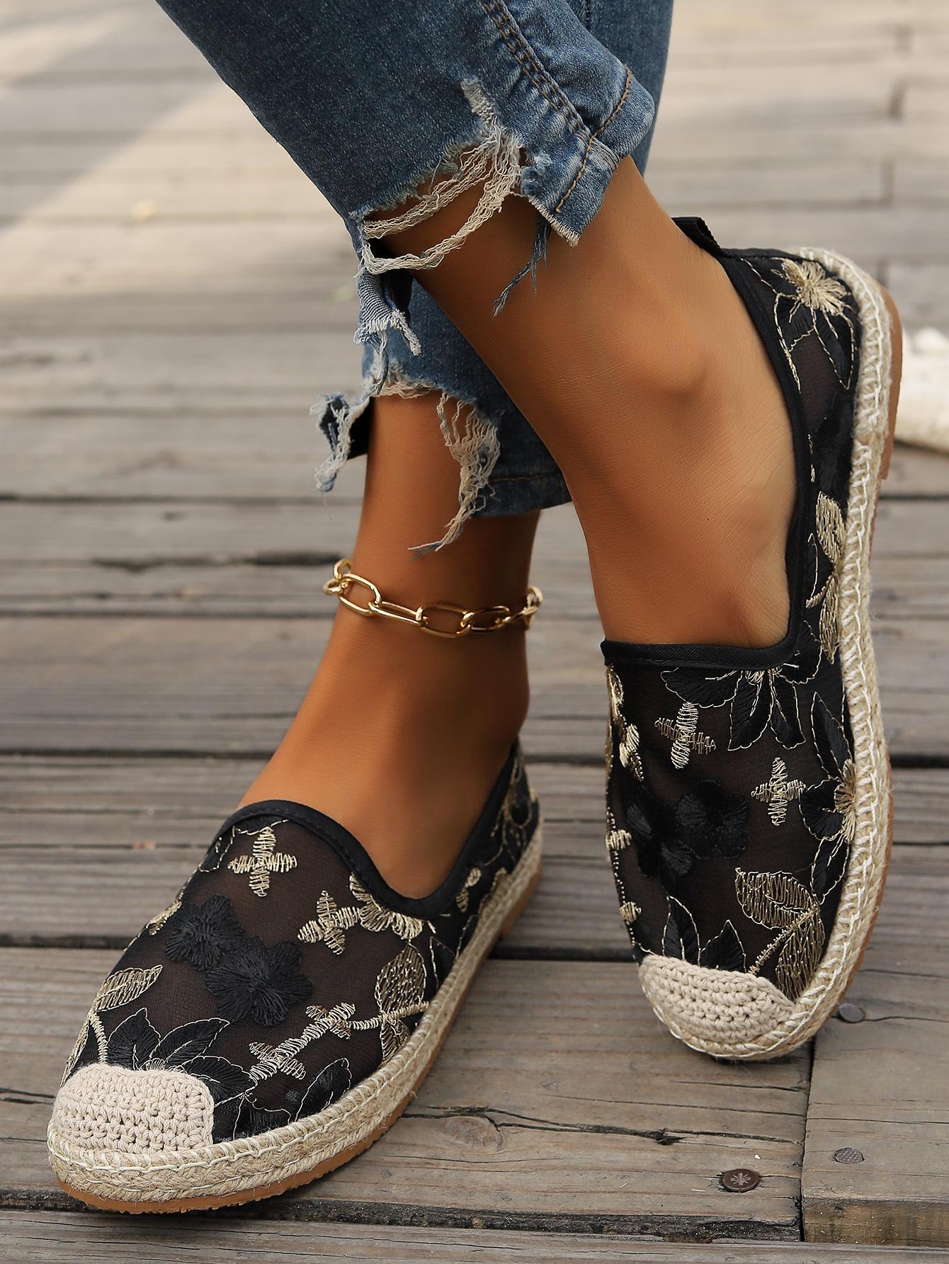 

Модные женские туфли-одиночки 2024 года, лето, новый стиль, кружевная сетка, полые женские туфли на плоской подошве, повседневные туфли на плоской подошве для женщин 42 чёрный