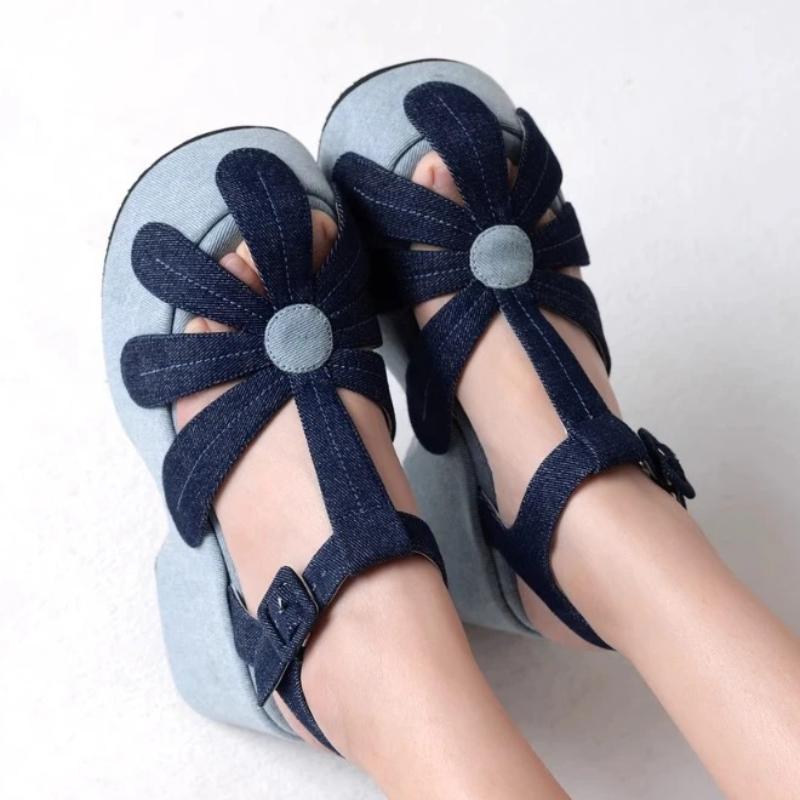 Fashion High Quality Denim Platform Sandals Women Fashion T Strap Buckle Flower Decoration Designer Shoe Summer Sexy Open Toe Beach Shoe