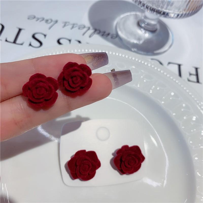 

Серьги из серебра 925 пробы, серьги с красным флокированием и цветком, темпераментные серьги, новый нишевый дизайн, серьги с смыслом, осенние и зимние серьги