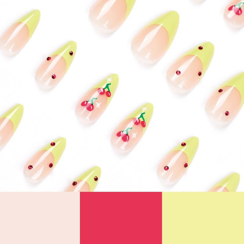 Nagel zum Tragen, Französische grüne Kante Nagelkunst zum Tragen, Rote Diamant-Nagelkunst, Kleines Kirschen-Falschnagelstück