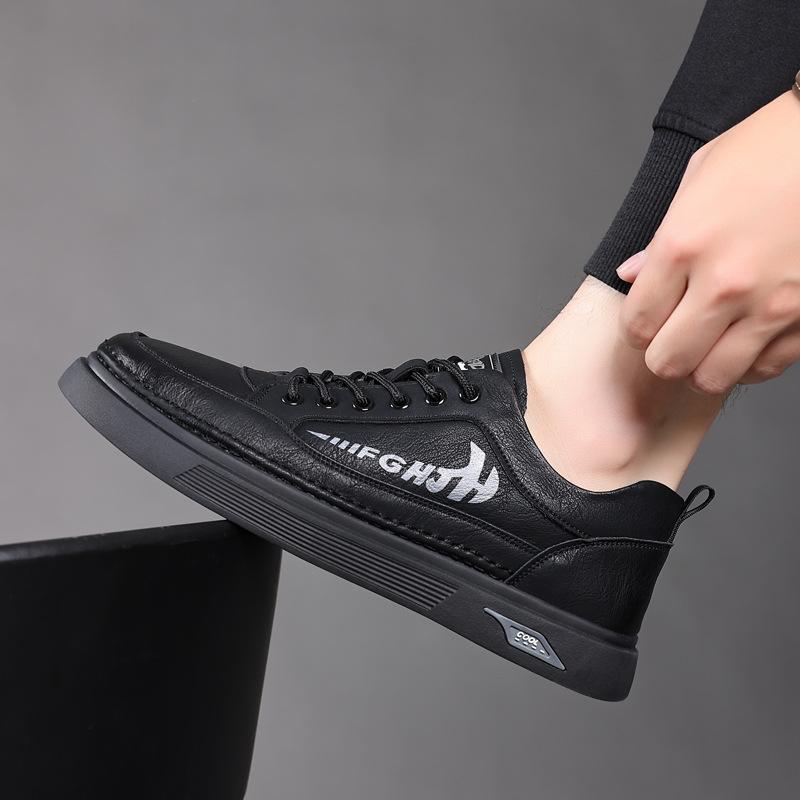 Neue Herren-Board-Schuhe für alle vier Jahreszeiten, atmungsaktive, lässige Lederschuhe für Herren, weiche Sohlen, trendige und vielseitige Schuhe