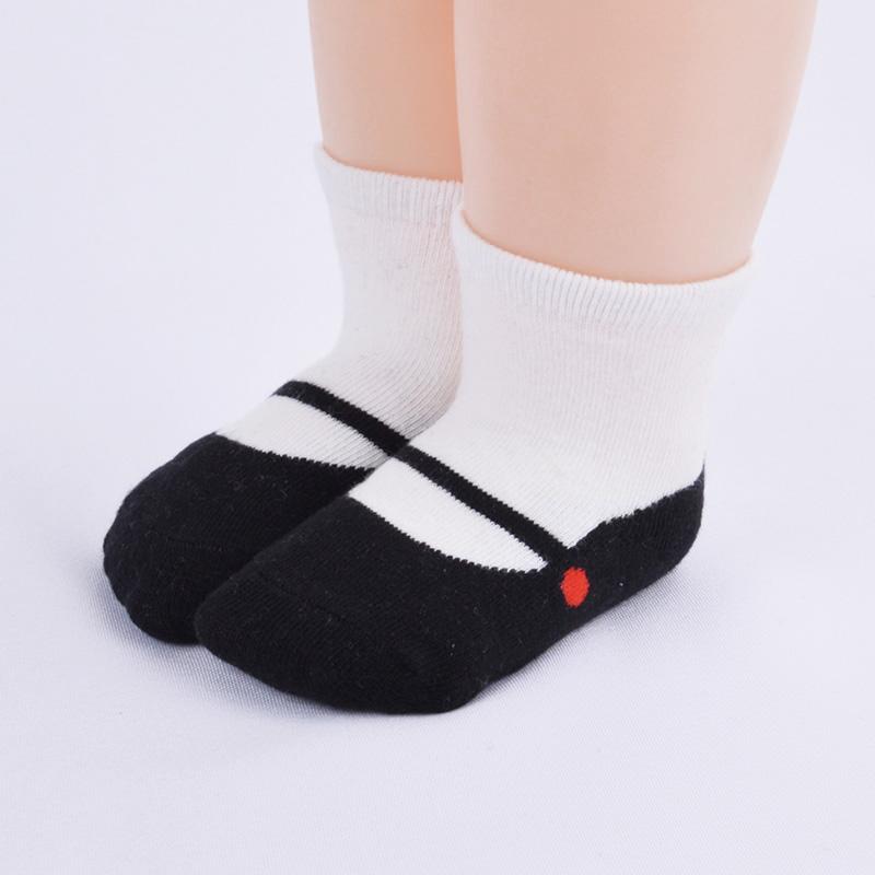 

Детские маленькие носочки с антискользящим покрытием красный