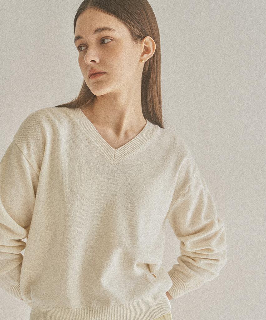 Kkeulle Soft V-Neck Knit_Ivory