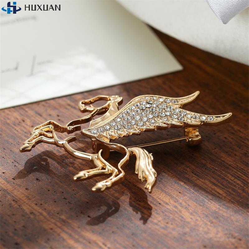 1PCS Rhinestones Alloy Horse With Wings Brooch Zodiac Pony Pins Women Men Clothing Accessory Suit Lapel Corsage New Year Gift