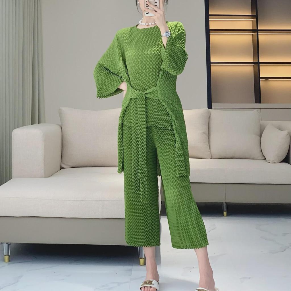 Pineapple Pleat Women's Wide-Leg Pants & Top Set: Chic & Stylish Two-Piece Outfit