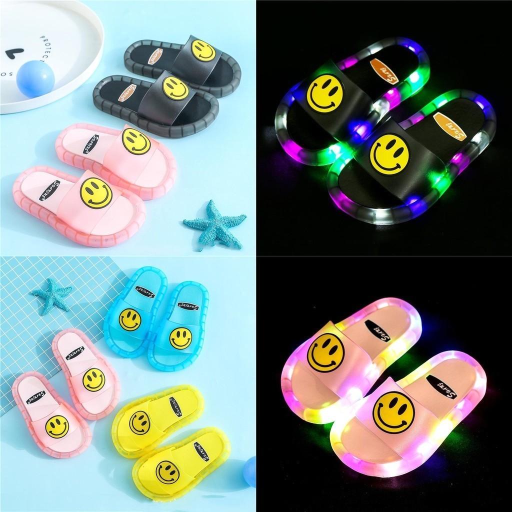 Świecące Kapcie LED Smiley Dla Dzieci Miękkie i Antypoślizgowe Galaretkowe Sandały Letnie