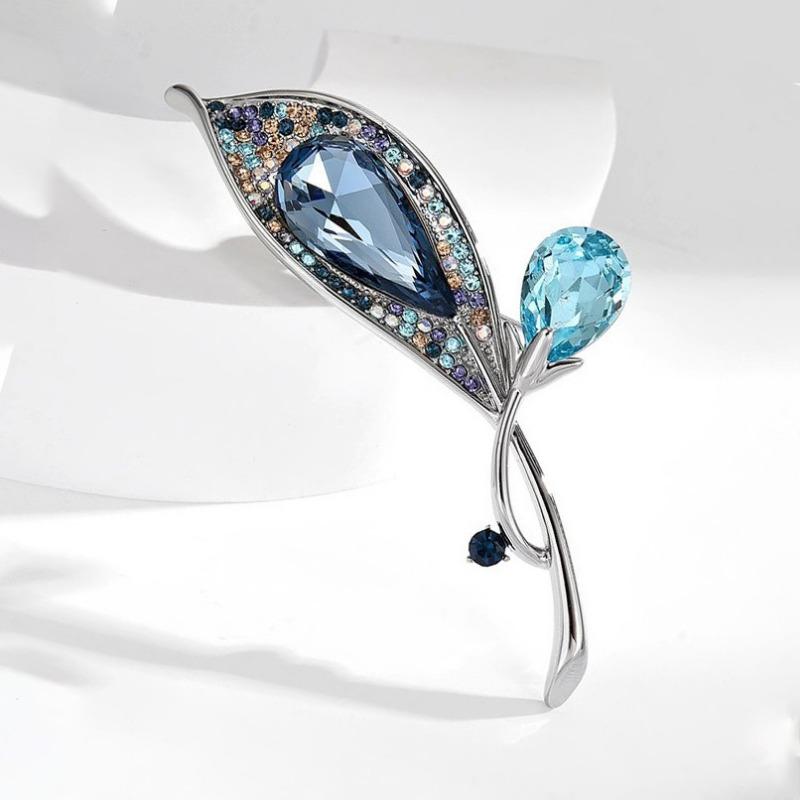 Elegant Rosemary Brooch, High-end Women's Exquisite Crystal Brooch, Luxurious and Niche Design Sense Brooch