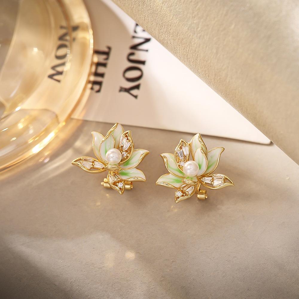 Classical Pearl Lotus Flower Stud Earrings for Women Elegant Temperament Zircon Petal Earrings Wedding Party Jewelry Gifts