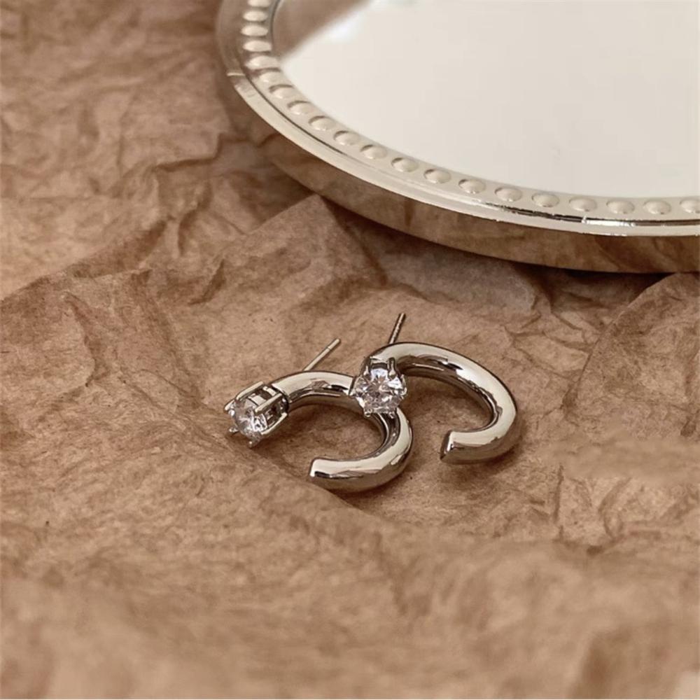 

1 пара простих і компактних металевих цирконових сережок-кільців 2023, нові модні сережки з мінімалістичним темпераментом