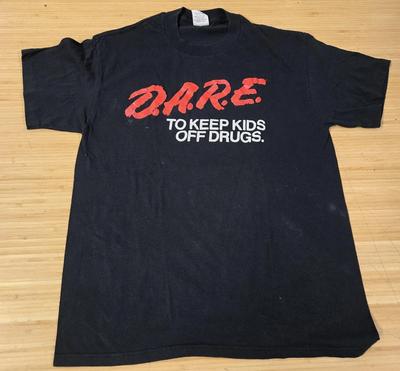 DARE To Keep Kids Off Drugs T-shirt Homme Taille L Noir avec Graphique Fabriqué aux États-Unis Promo