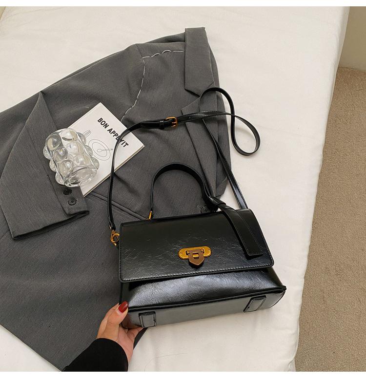 

Chic Women s Versatile Soft Leather Crossbody Handbag чорний