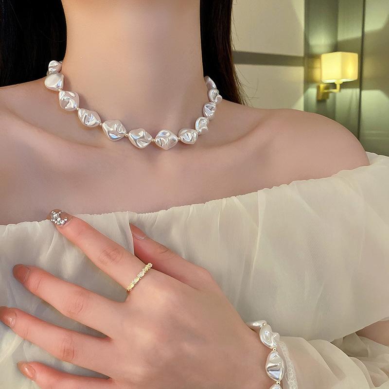 Trend Elegant Jewelry  Heart Pendant Necklace For Women Fashion Irregular White Imitation Big Pearl Chain Choker Necklace N0456