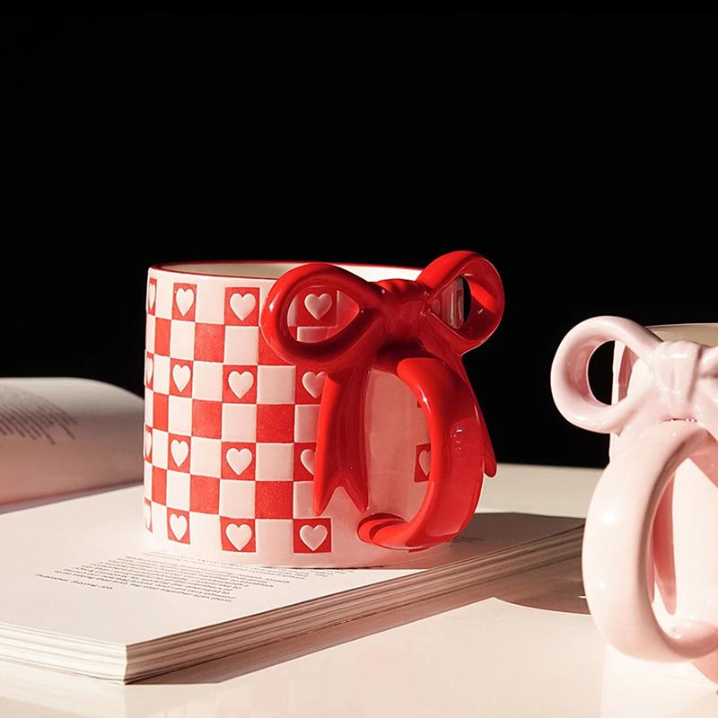1Pieces Bow Handle Heart Ceramic Mug Creative Bow Handle Design Checkerboard Pattern Mug Coffee Cup Outdoor Tableware