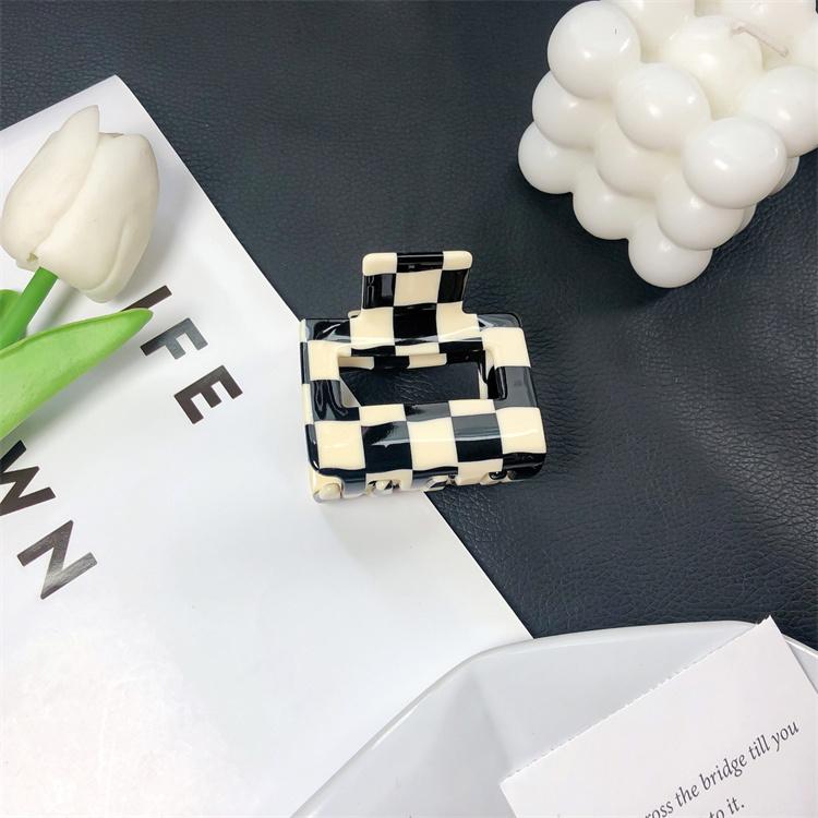 Geometric square Checkerboard Hair Claw Clip Black and White Retro Acrylic Acetate Temperament Girl s Hair Grippers