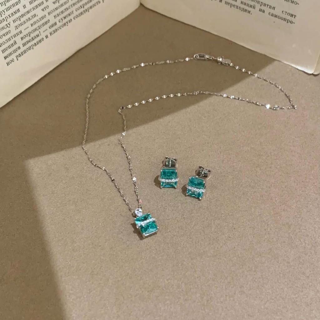 New in elegant square earings stud with light luxury and unique green crystal earrings for women suitable for daily jewelry