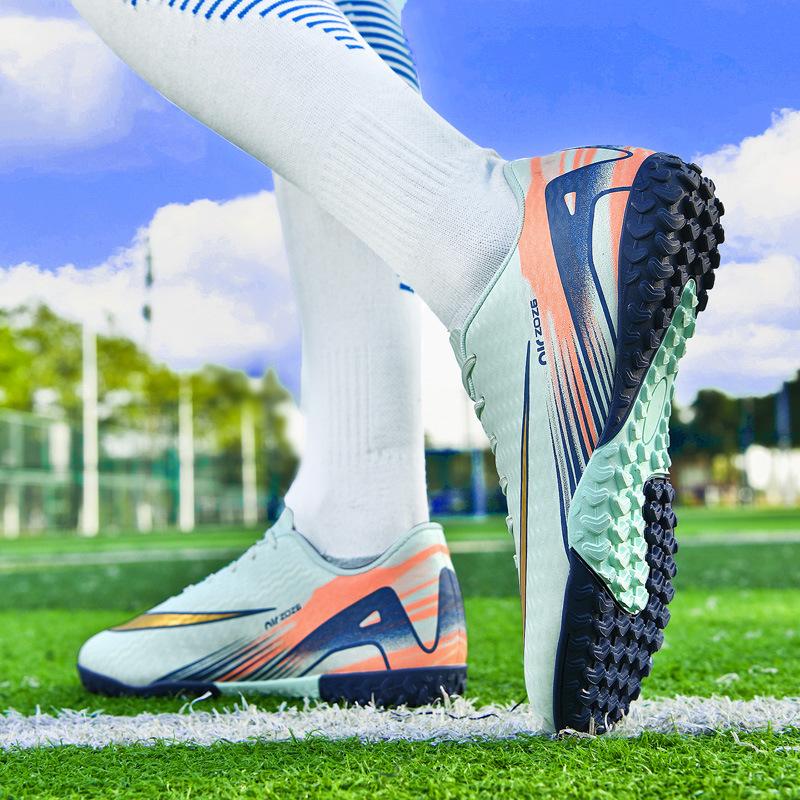 2025 New Breathable Football Shoes Male and Female Students Long Nails Youth Grass Flat Ground Broken Nails Training Shoes