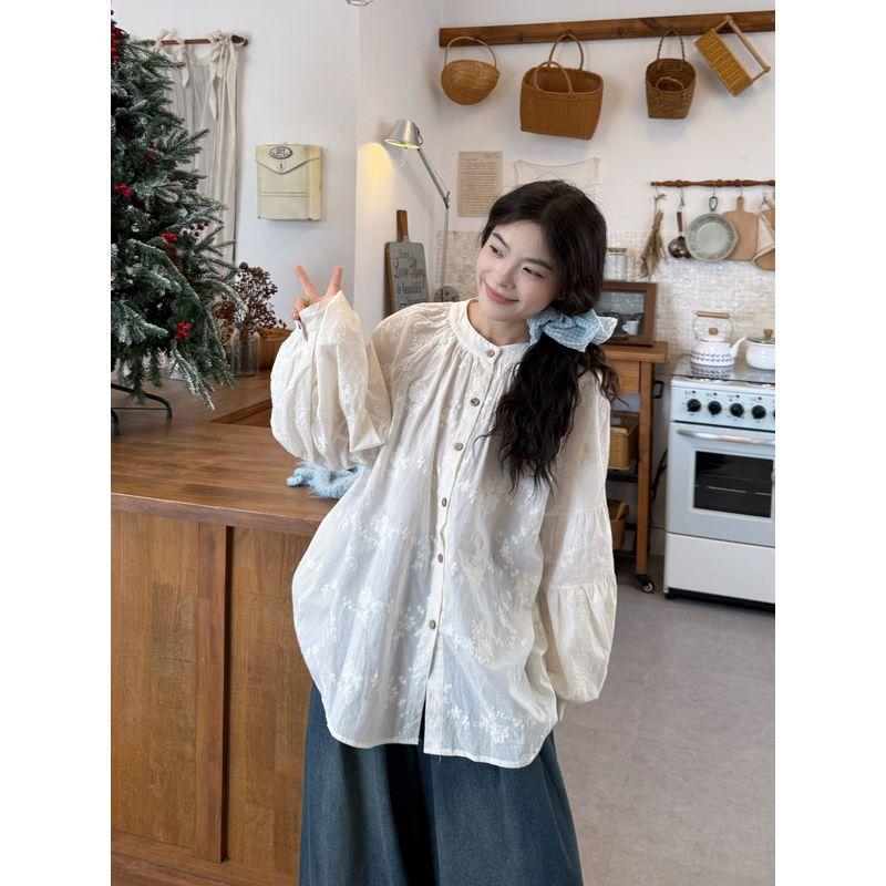 

Plus-Size Women s Clothing 2026 Early Spring Slimming Set for Chubby Women: Loose Embroidered Shirt, Floral Knitted Vest, and Jeans Single Shirt M