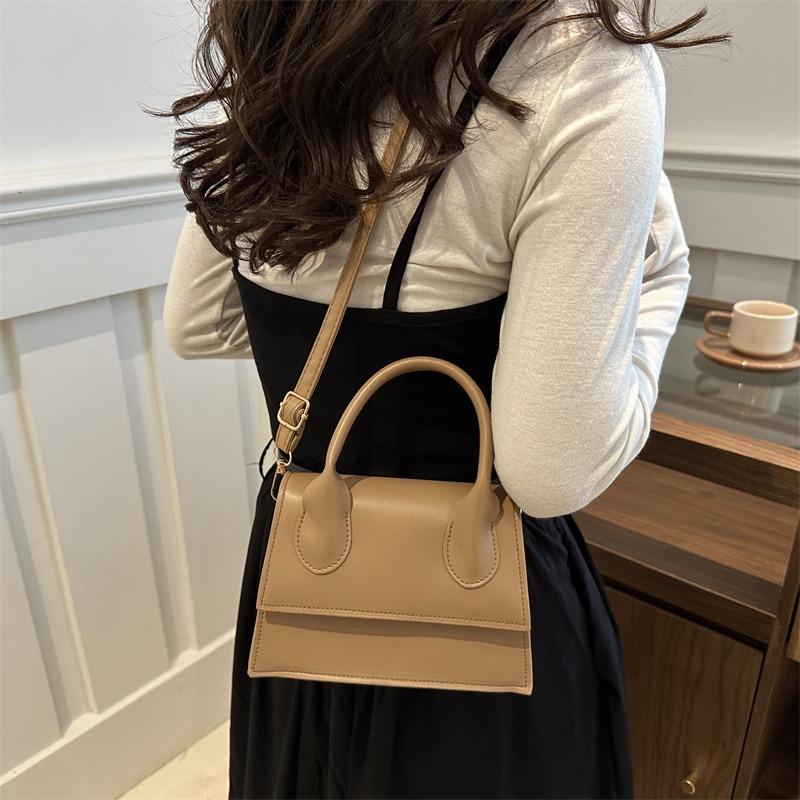 New popular trendy and beautiful messenger bag texture niche design bag women's autumn fashion shoulder small square bag