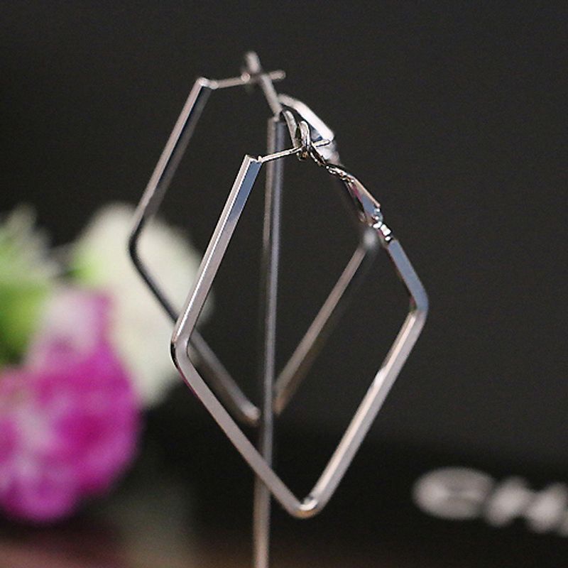 

American Fashion Exaggerated Personalized Diamond Geometry Big Hoop Earrings Women s Suitable for Lengthening to Make round Face Thin-Looked Texture Silver Length 5.5cm
