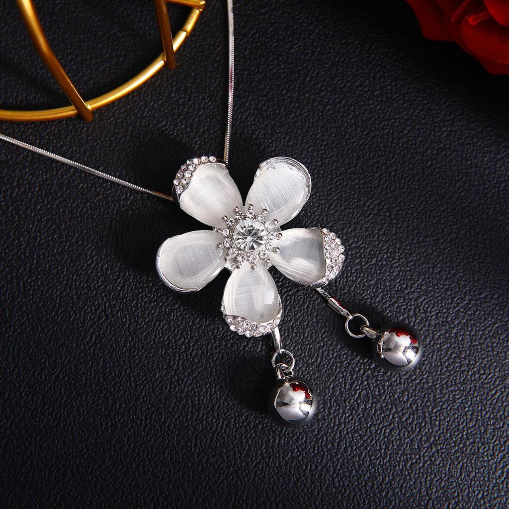 Elegant Long Chain Sweater Necklace: Autumn/Winter Chic Pendant for Women