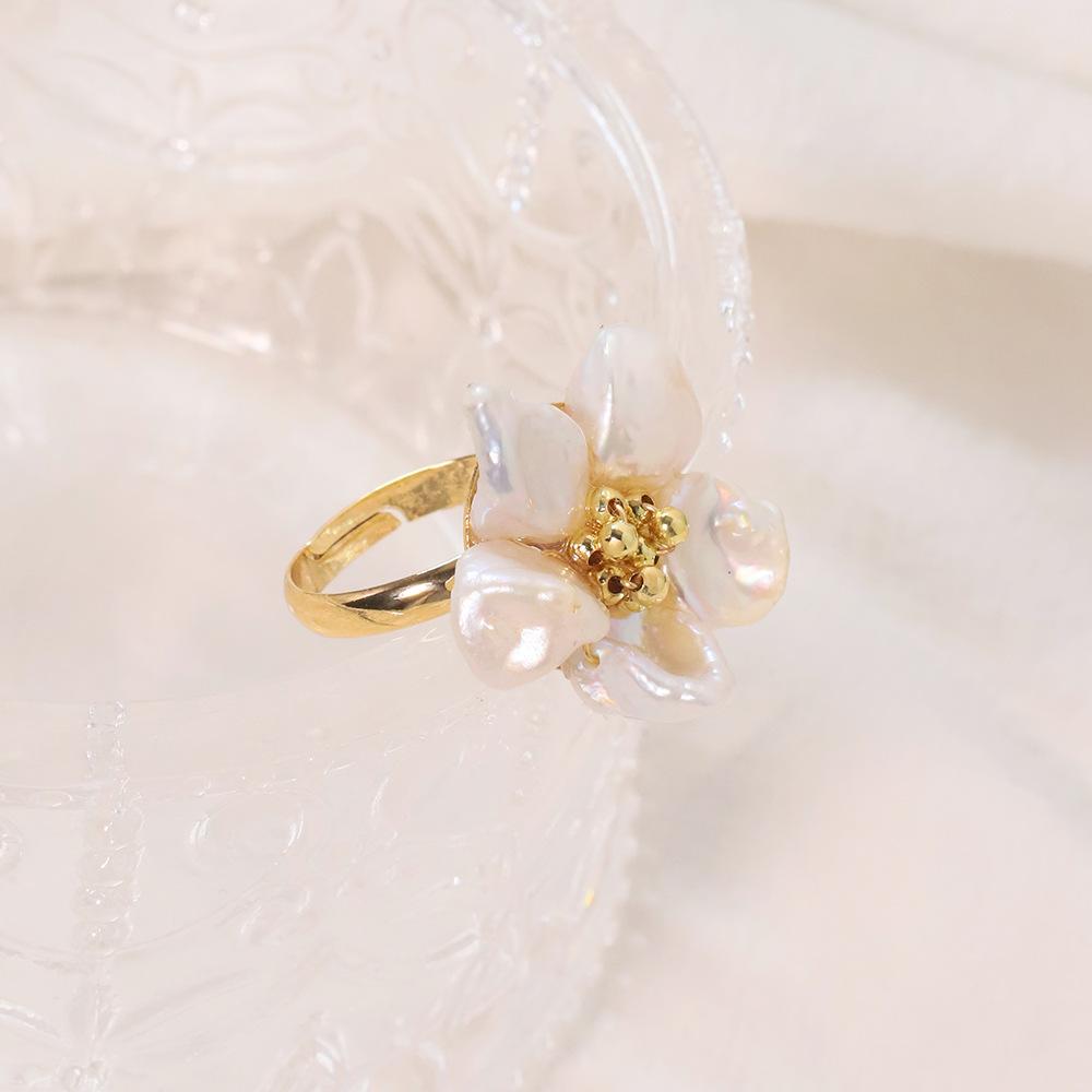Pearl Ring Niche Retro High-end Flower Light Luxury Niche Ring Cool Style Elegant Accessory