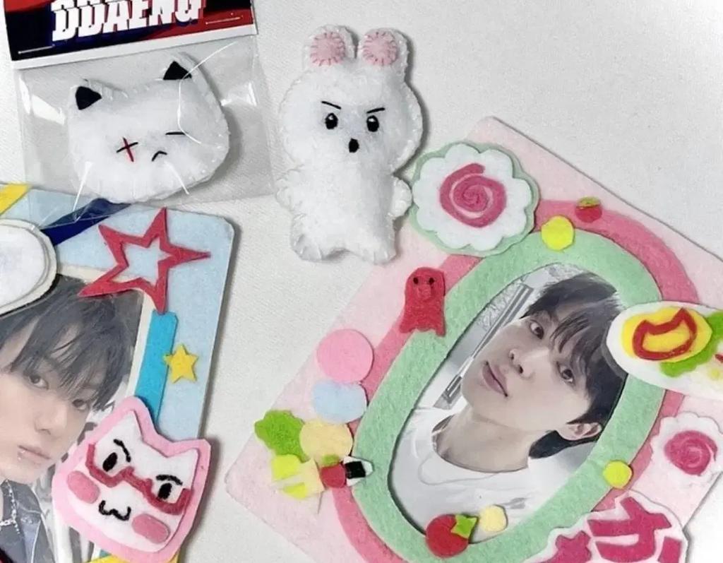 Handmade Felt Paper Top Loader Top Cone Bulk Used