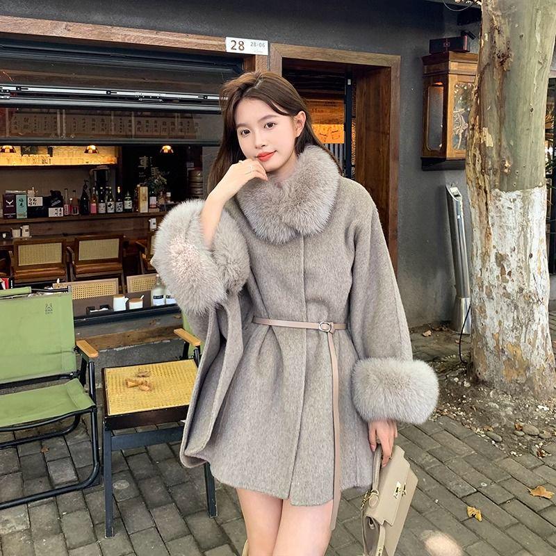 2025 Autumn/Winter Popular Wool Coat for Women with Fluffy Fur Collar and Cuffs