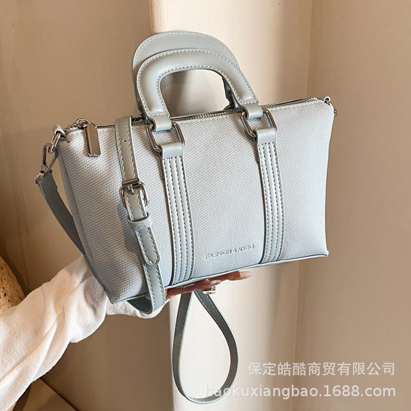 This year's popular bag women's large-capacity 2025 new fashionable textured shoulder bag summer versatile commuter tote bag
