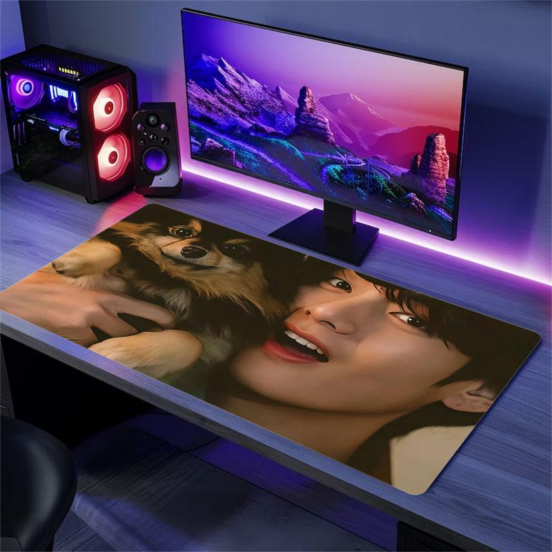 Cute V Mouse Pad, Large Gaming Desk Mat, Non-slip XXL Mousepad for Laptop & Tablet, Mini PC Playmat with Stitched Edges